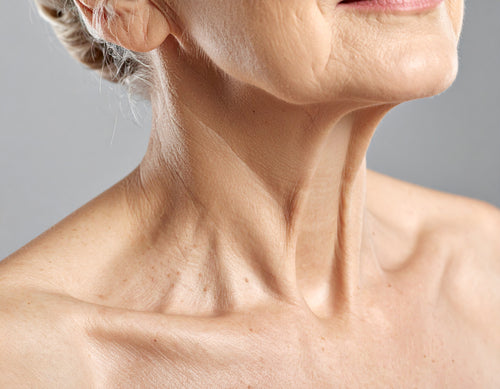 Cou : l’oublié de la routine anti-âge ?