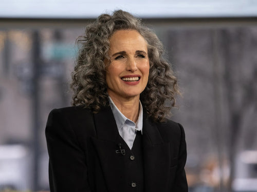 Découvrez le secret anti-âge capillaire d’Andie MacDowell