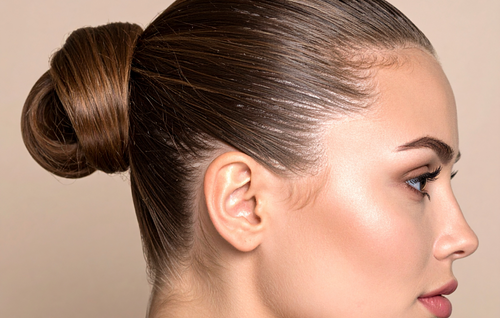 Blepharoplasty Bun : pourquoi cette coiffure tendance peut abîmer vos cheveux